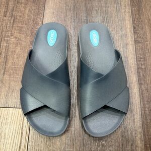 Oka B Maxwell gray strap slides